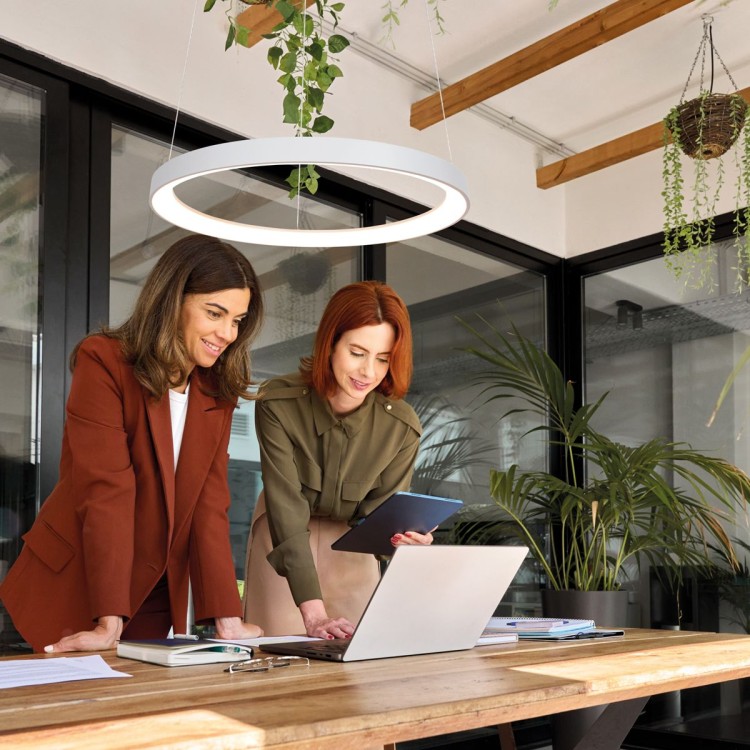 designerska lampa pierścień Steinhauer LED 60 cm nad wyspę kuchenną