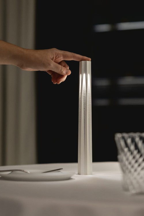 designerska lampa stołowa Plissè Accento Luce do sypialni i restauracji