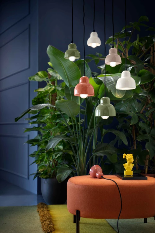 lampa wisząca w restauracji klimatyczne wnętrze
